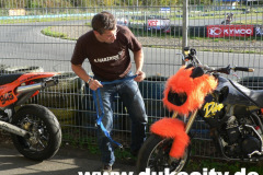 p1090716_9081623497_o